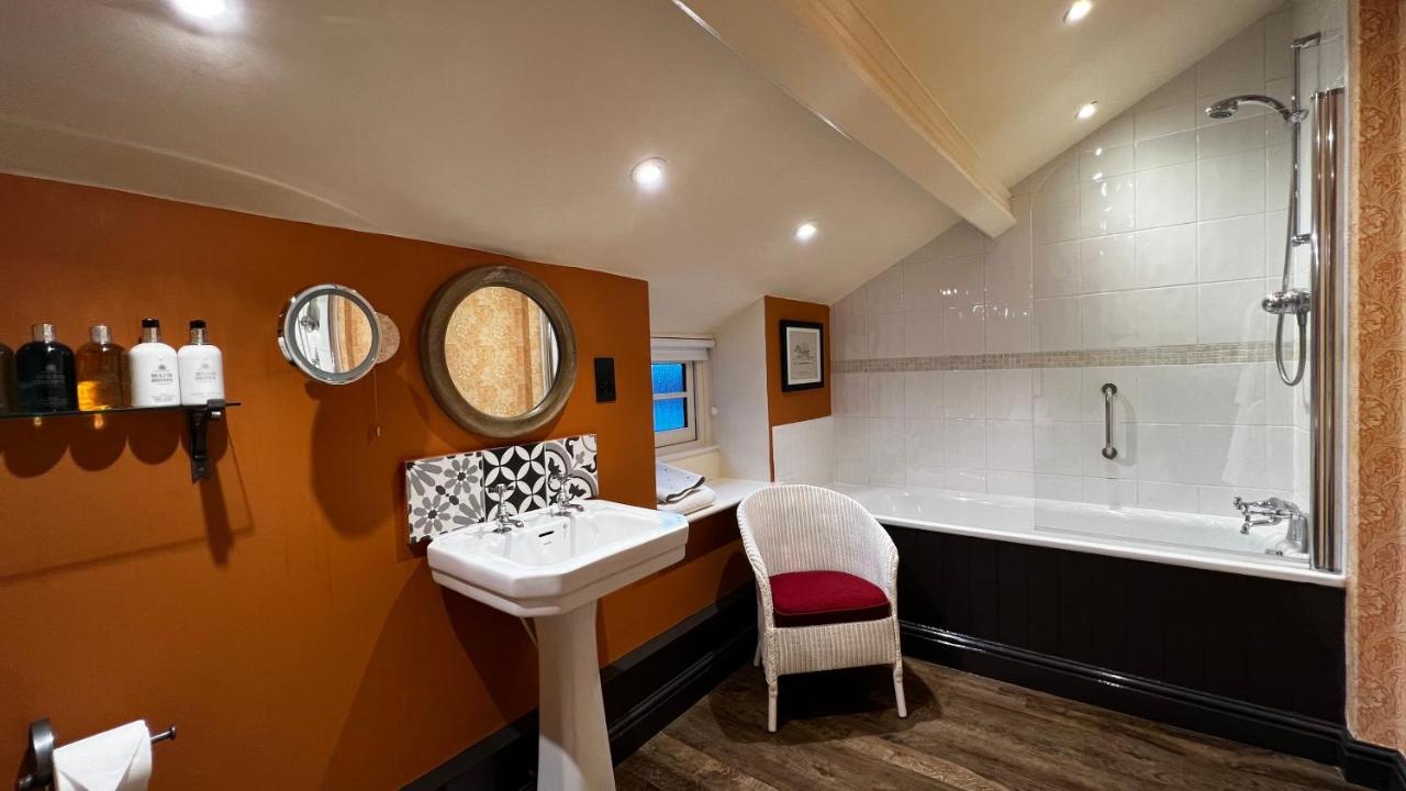 The Red Lion Inn Long Compton ภายนอก รูปภาพ
