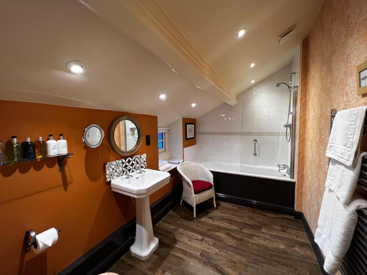 The Red Lion Inn Long Compton ภายนอก รูปภาพ