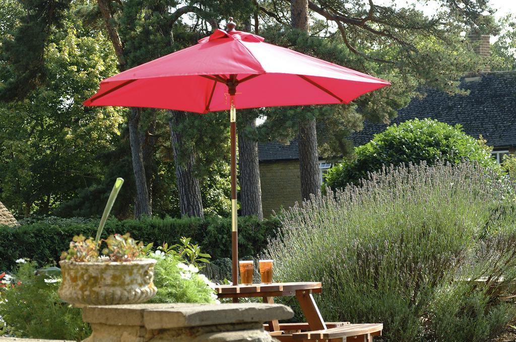 The Red Lion Inn Long Compton ภายนอก รูปภาพ