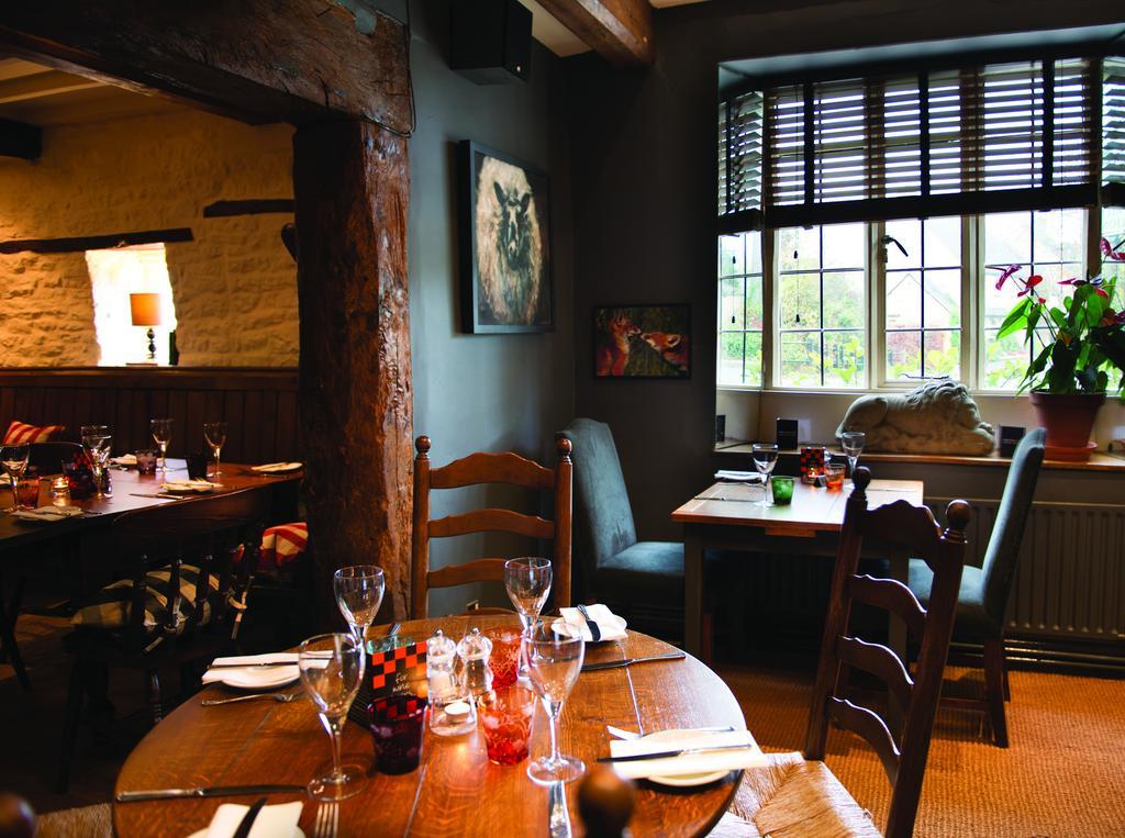 The Red Lion Inn Long Compton ภายนอก รูปภาพ