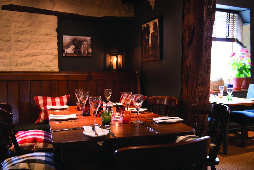 The Red Lion Inn Long Compton ภายนอก รูปภาพ