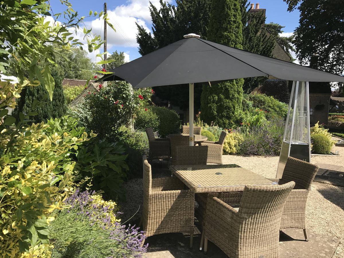 The Red Lion Inn Long Compton ภายนอก รูปภาพ