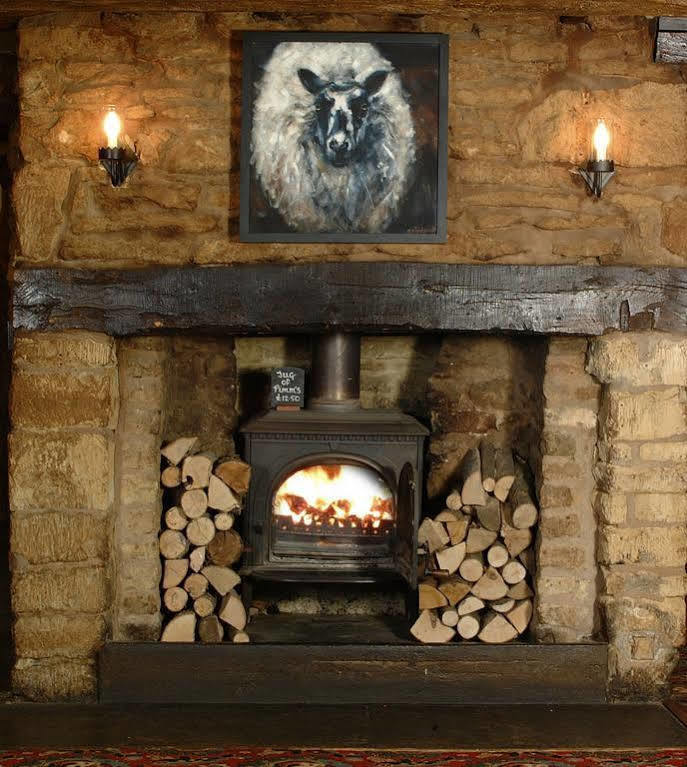 The Red Lion Inn Long Compton ภายนอก รูปภาพ