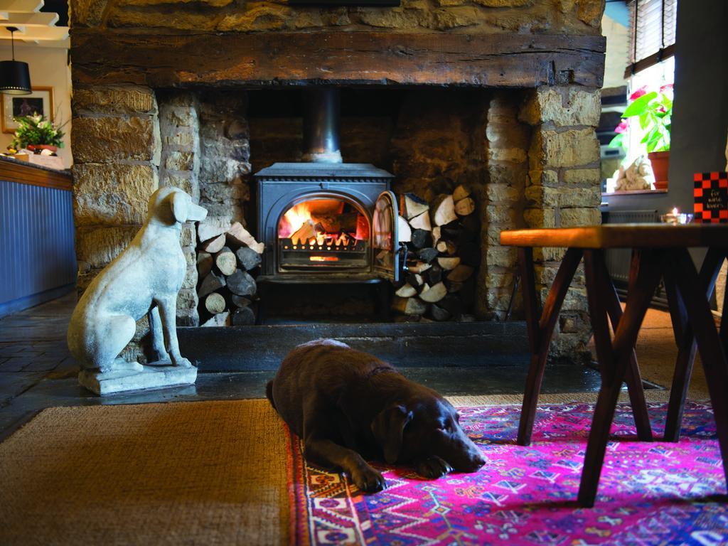 The Red Lion Inn Long Compton ภายนอก รูปภาพ