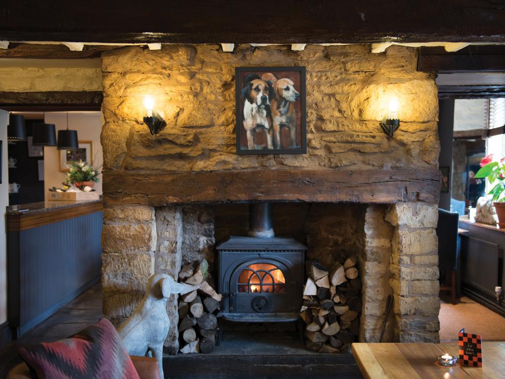 The Red Lion Inn Long Compton ภายนอก รูปภาพ