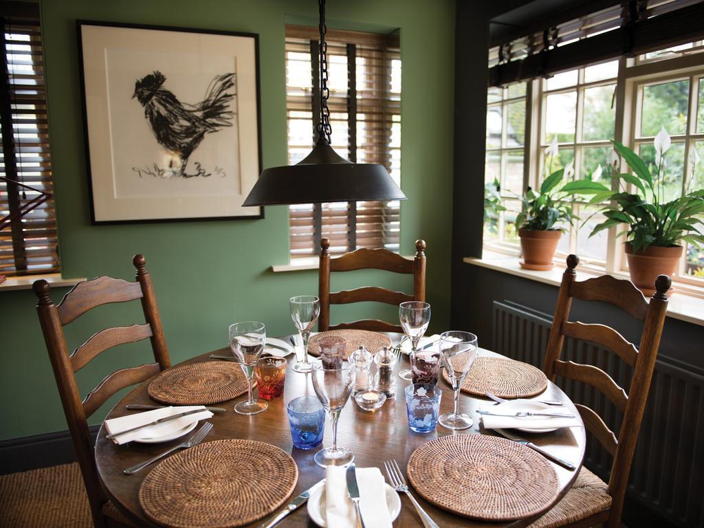 The Red Lion Inn Long Compton ภายนอก รูปภาพ