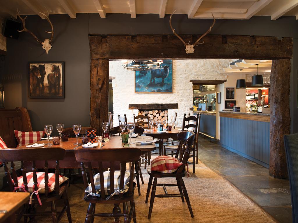 The Red Lion Inn Long Compton ภายนอก รูปภาพ