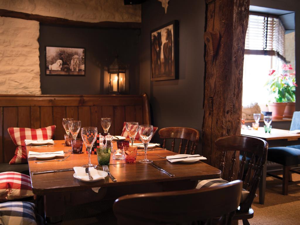 The Red Lion Inn Long Compton ภายนอก รูปภาพ