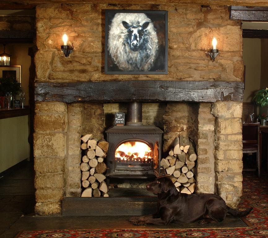 The Red Lion Inn Long Compton ภายนอก รูปภาพ